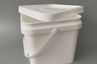 Plastic bucket 400