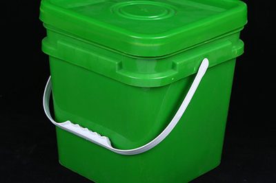 Plastic bucket 400